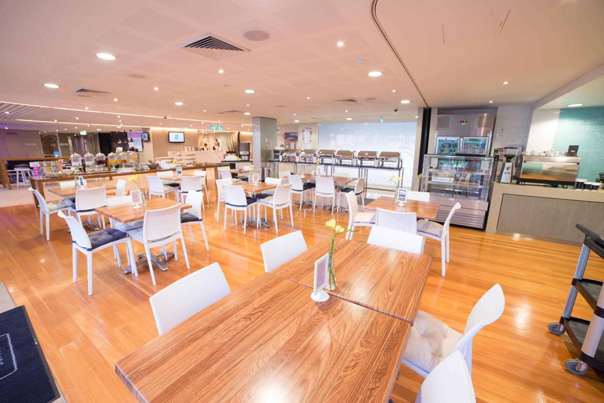 Quality Suites Pioneer Sands Wollongong Exteriör bild