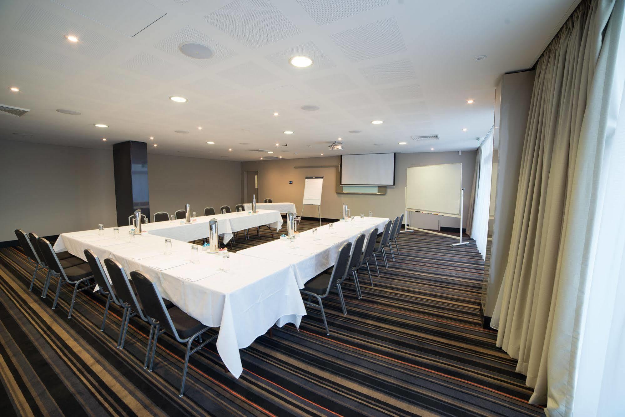 Quality Suites Pioneer Sands Wollongong Exteriör bild