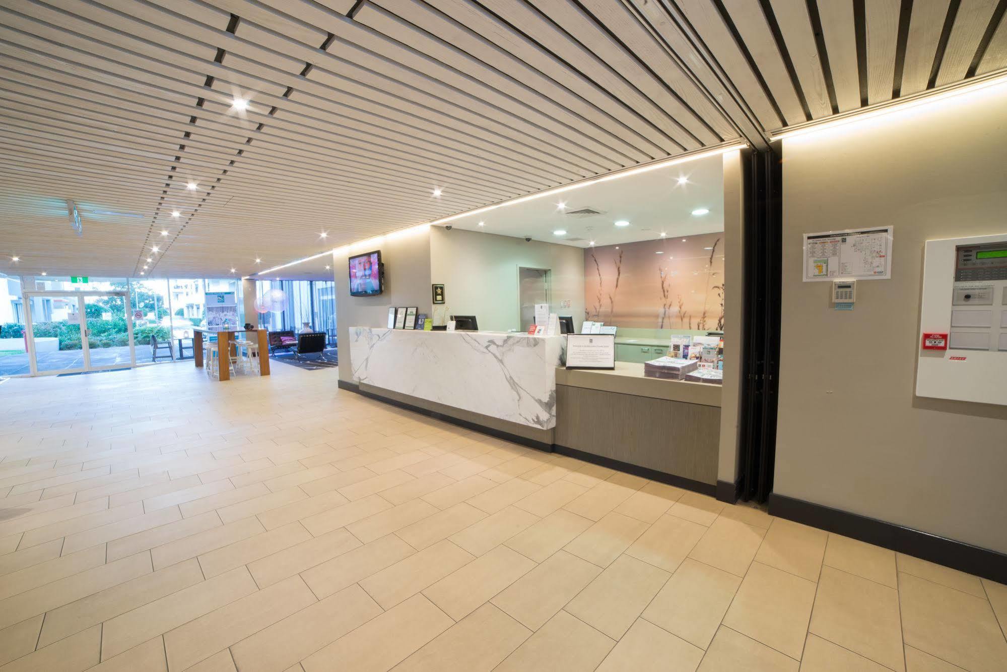 Quality Suites Pioneer Sands Wollongong Exteriör bild