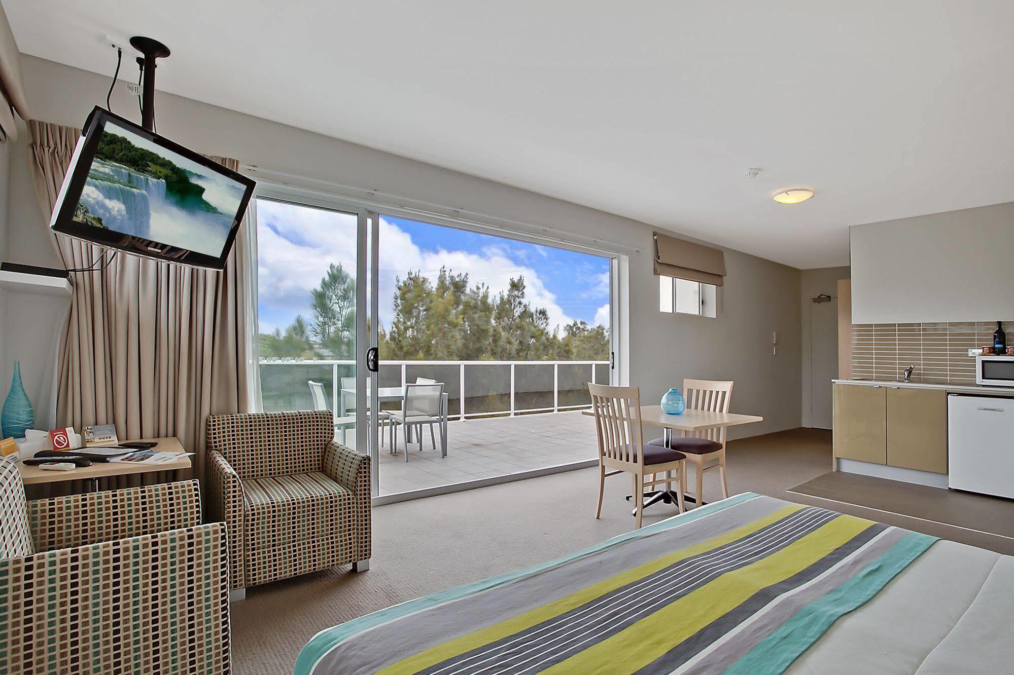Quality Suites Pioneer Sands Wollongong Exteriör bild